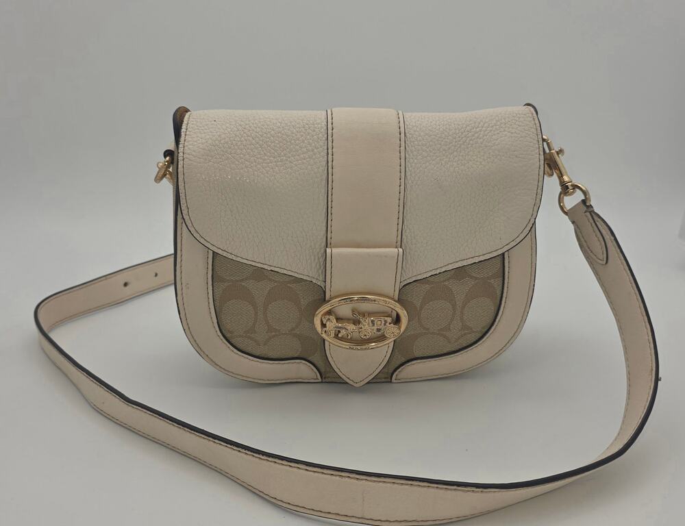 Coach Georgie Saddle Bag – Cream Leather & Signature Canvas, Gold Hardware